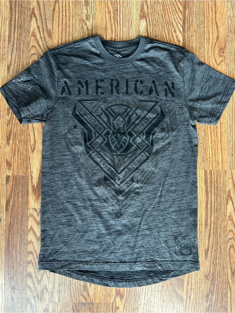 American Fighter Buckle BKE Men’s Black Heather Graphic T-Shirt size Small NWOT